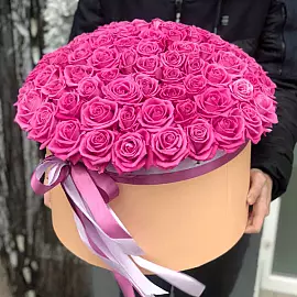 Ramo en caja de 101 rosas rosas
