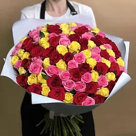 Букет із 101 різнокольорової троянди
