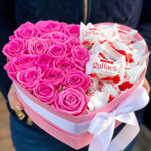 Букет «Солодке серце» з трояндами та Raffaello