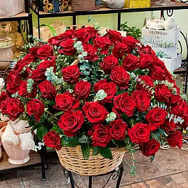 101 rosa rossa nel cesto