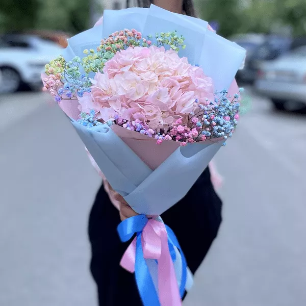 Букет з гортензією "Ніжна веселка"