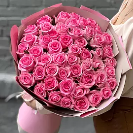 Ramo de 51 rosas rosas Aqua – Sueño delicado