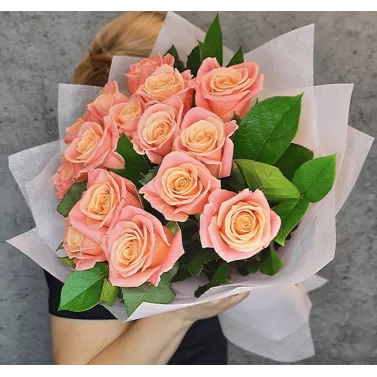 15 персиковых роз